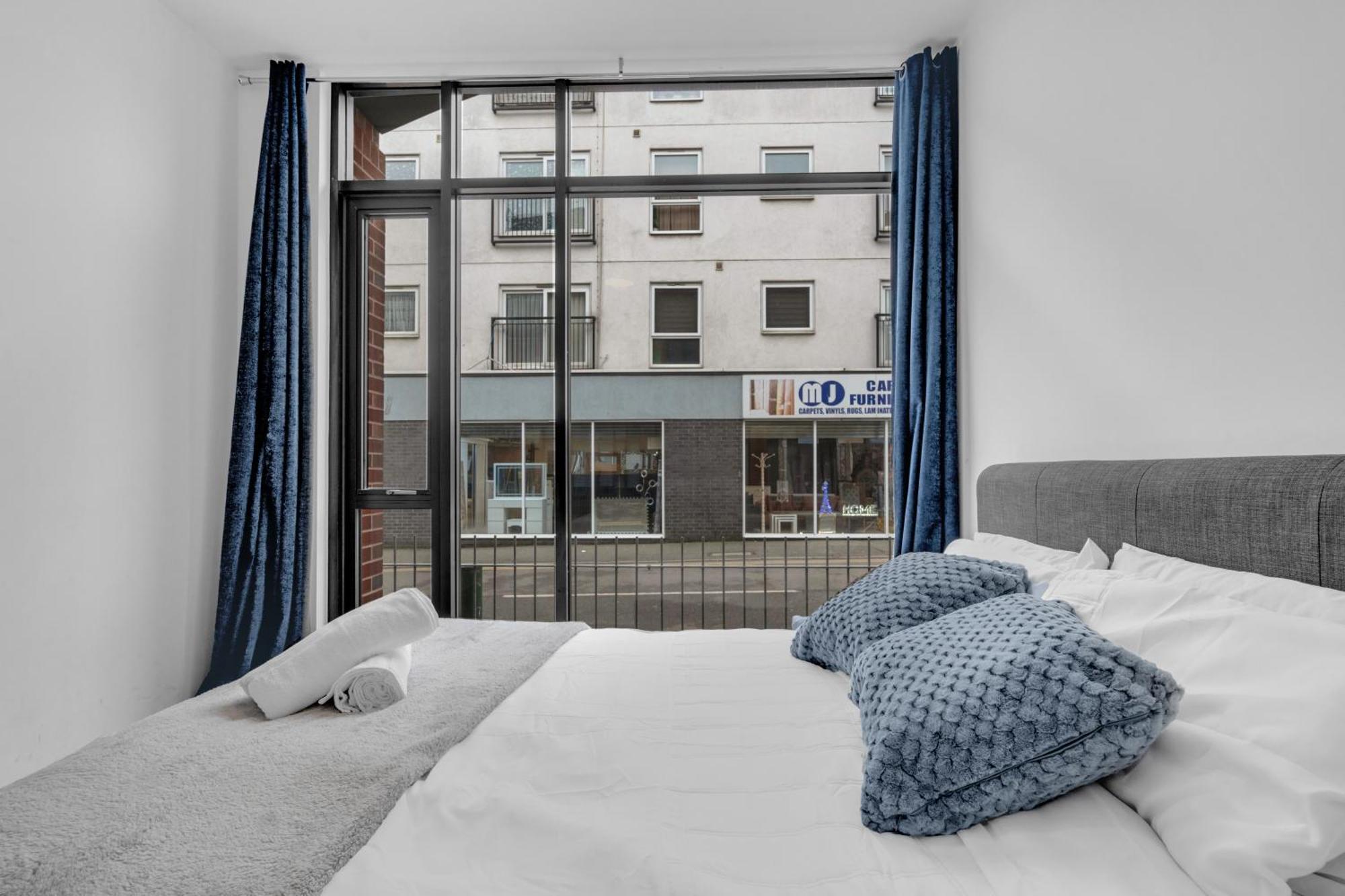 Luxury Heathrow Airport Apartment Yiewsley Экстерьер фото