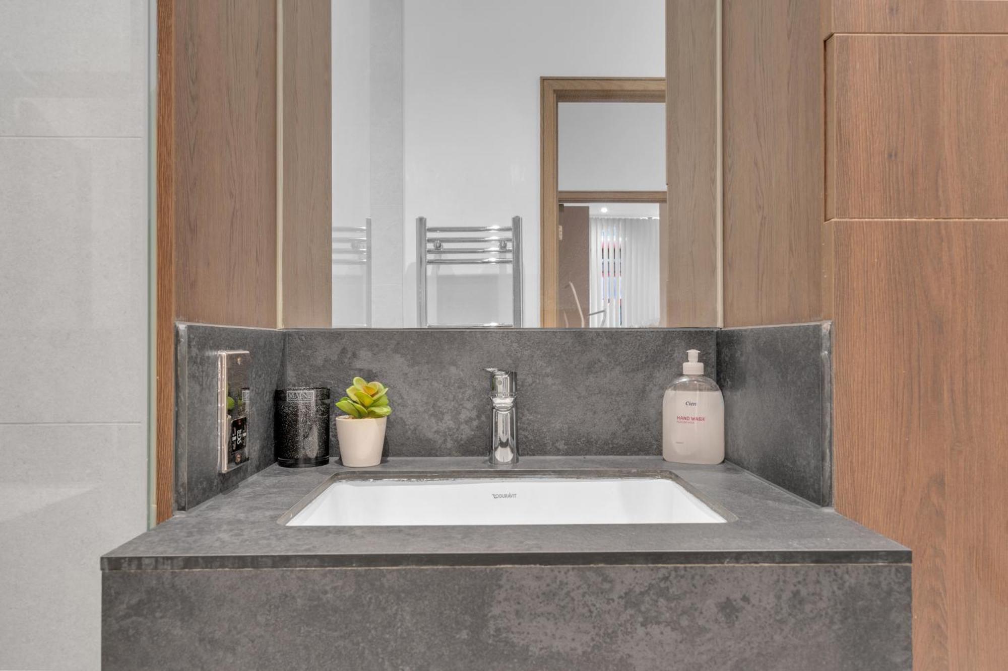 Luxury Heathrow Airport Apartment Yiewsley Экстерьер фото