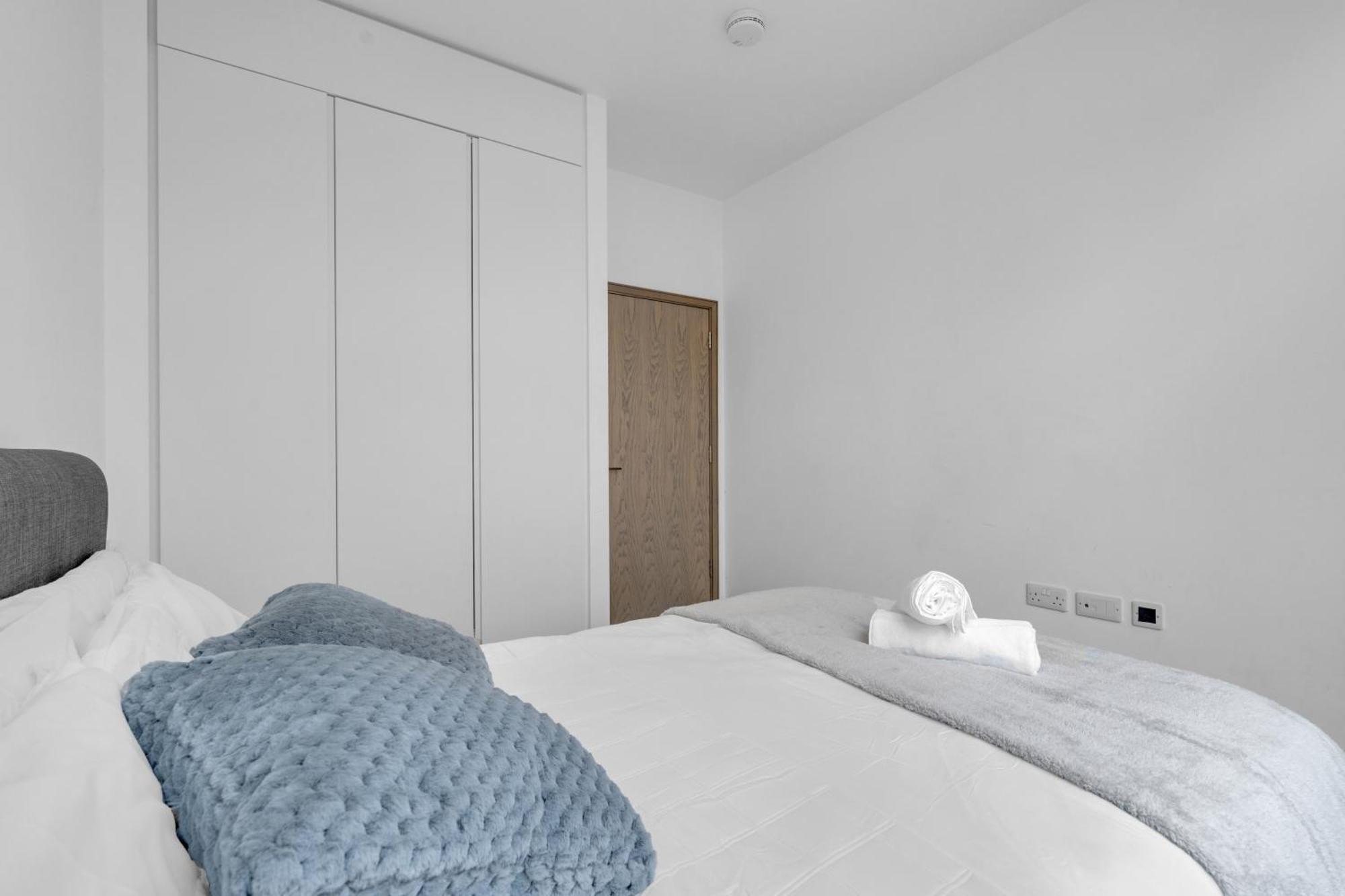 Luxury Heathrow Airport Apartment Yiewsley Экстерьер фото